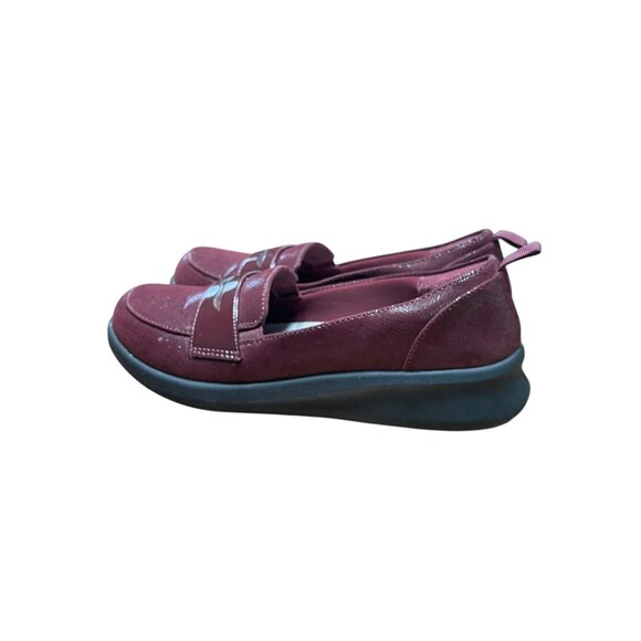 Clarks Cloudsteppers Burgundy Slip-On Shoes Size 8.5M With Patent Accent & Cushi - Picture 1 of 11